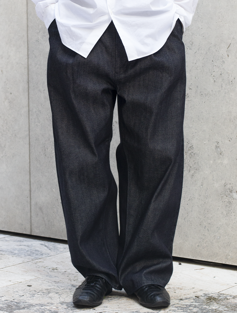 DEEP TUCK WIDE DENIM PANTS