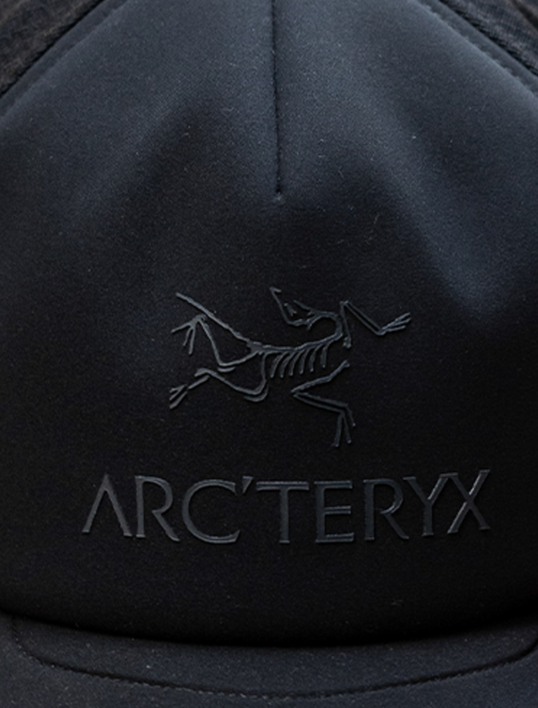 LOGO TRUCKER FLAT CAP