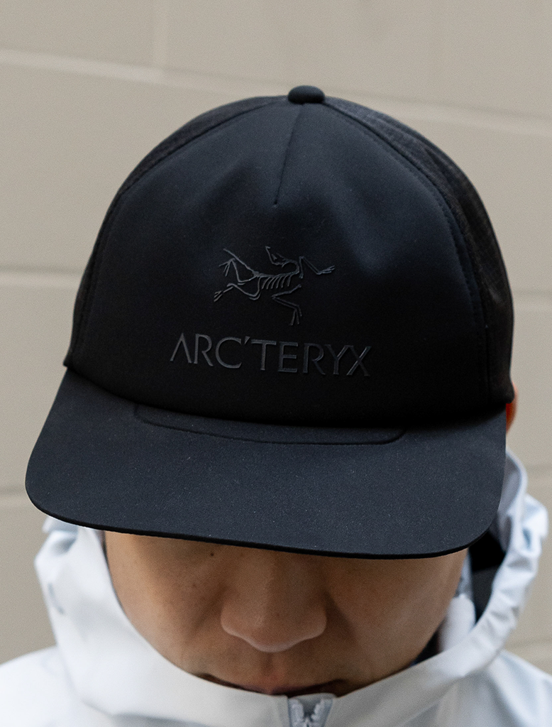 LOGO TRUCKER FLAT CAP