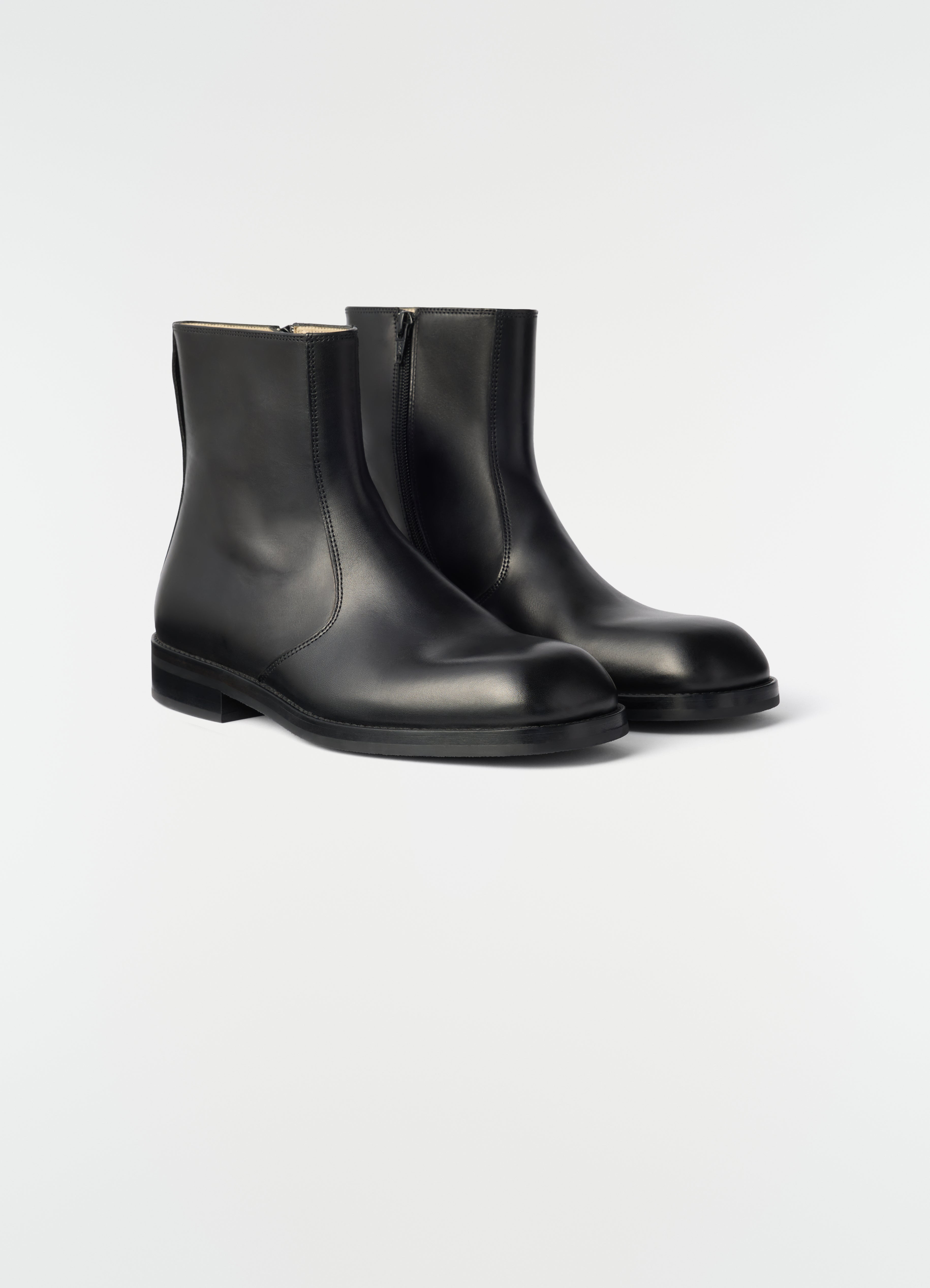 ZIPPED BOOTS