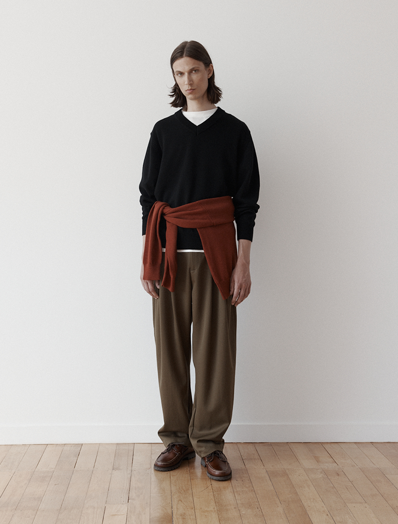 KNITTED V-NECK
