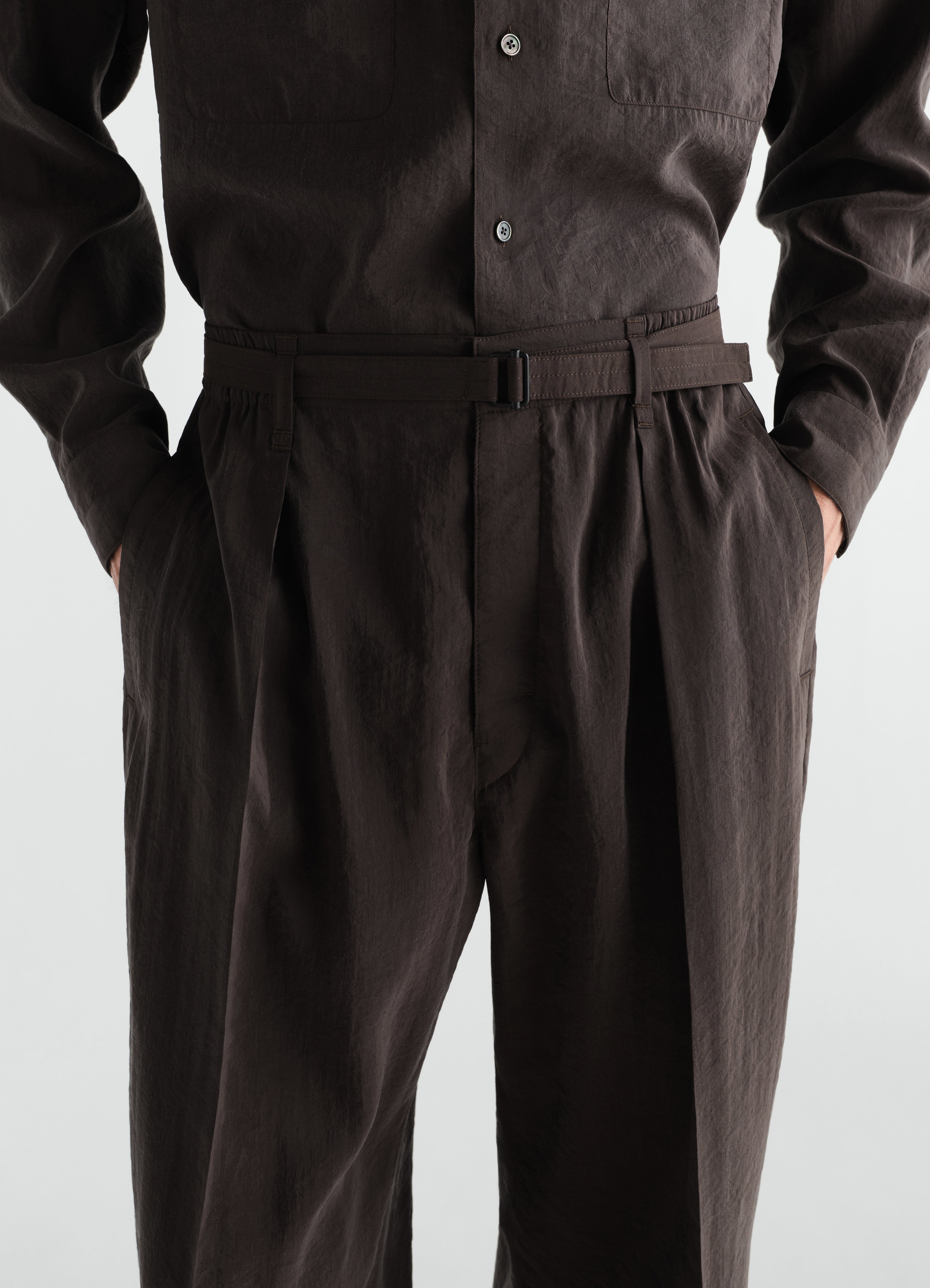 BELTED RELAXED DRY SILK PANTS