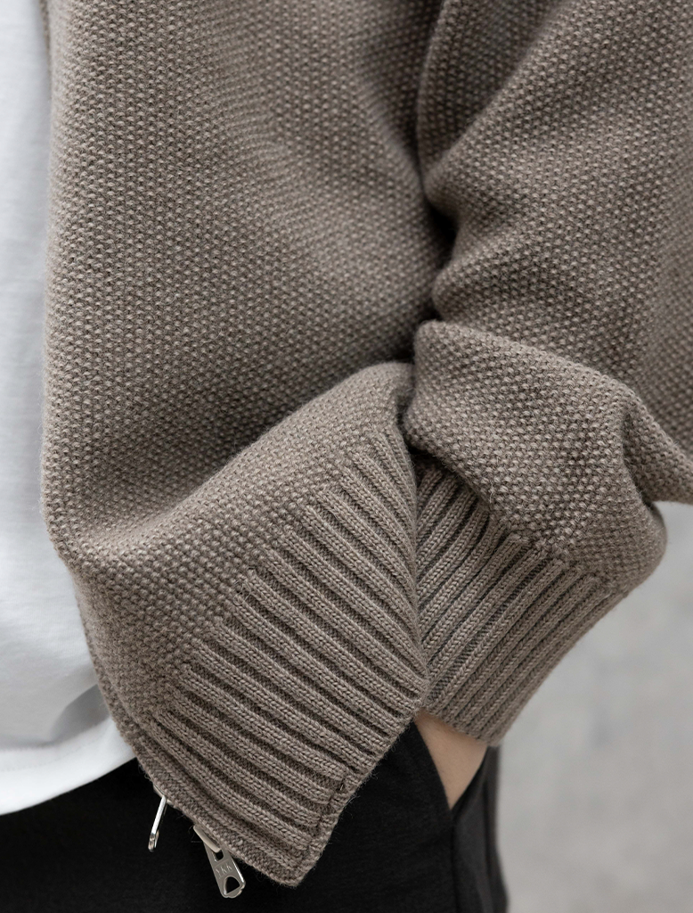 ZIPPED KNIT