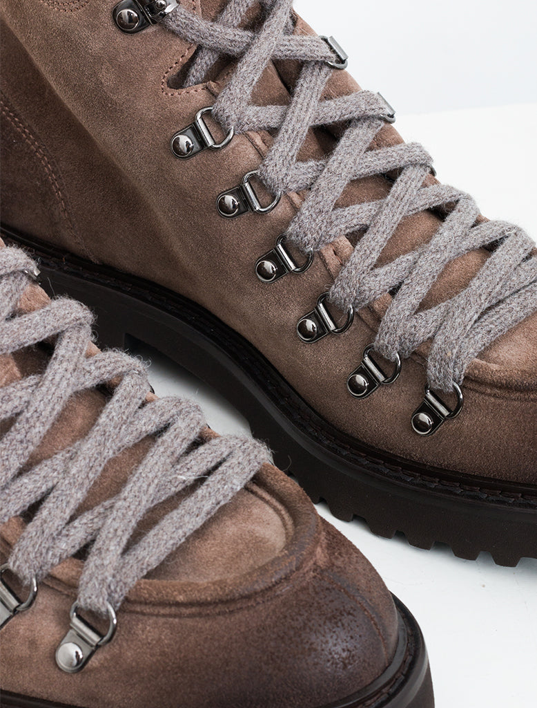 LACE UP SUEDE HIKER BOOT