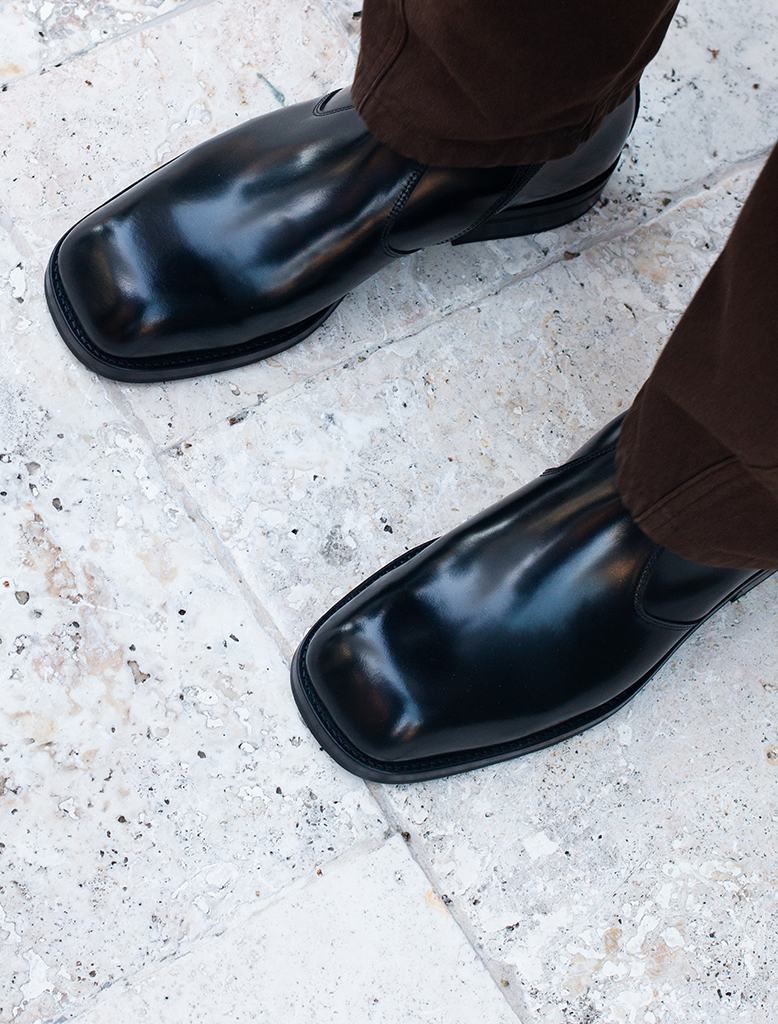 ZIPPED BOOTS