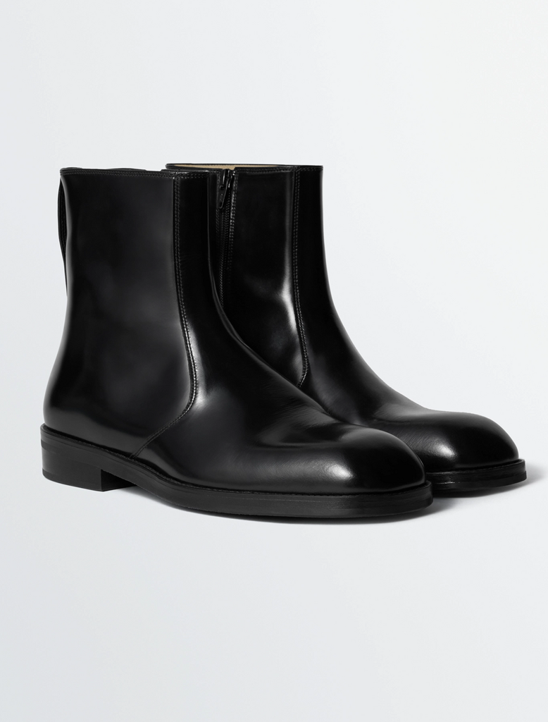 ZIPPED BOOTS