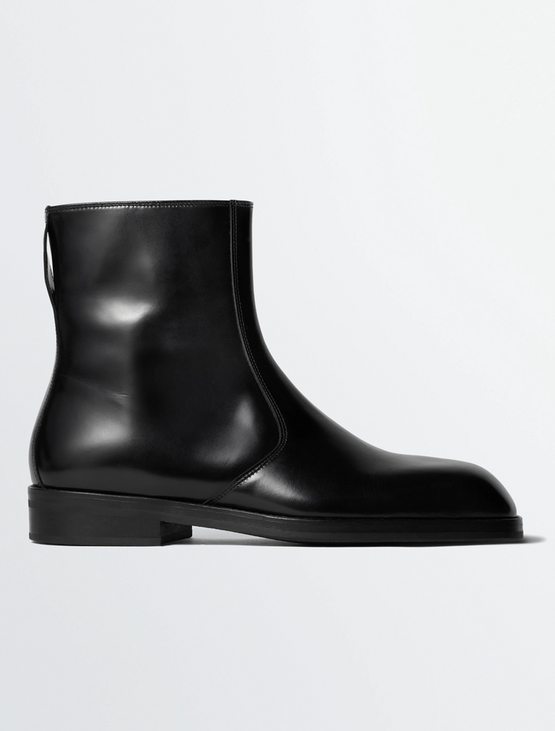 ZIPPED BOOTS