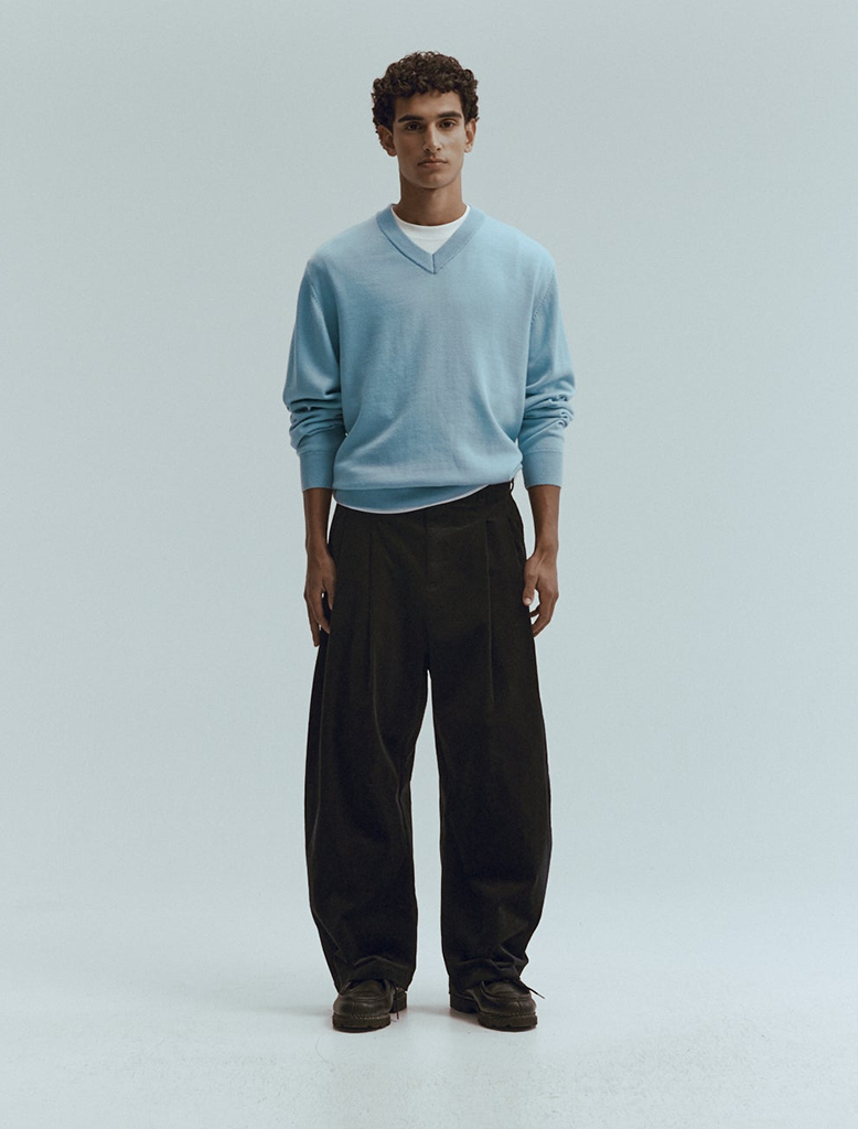 KNITTED V-NECK