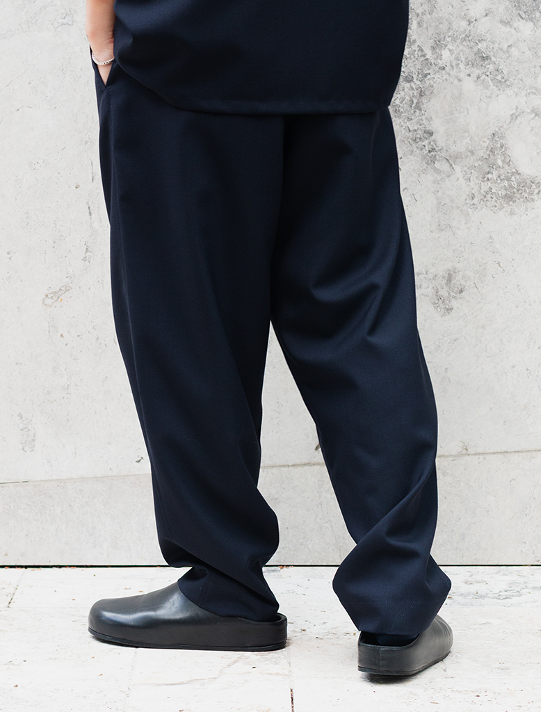 TROPICAL WOOL PLEATED TROUSER