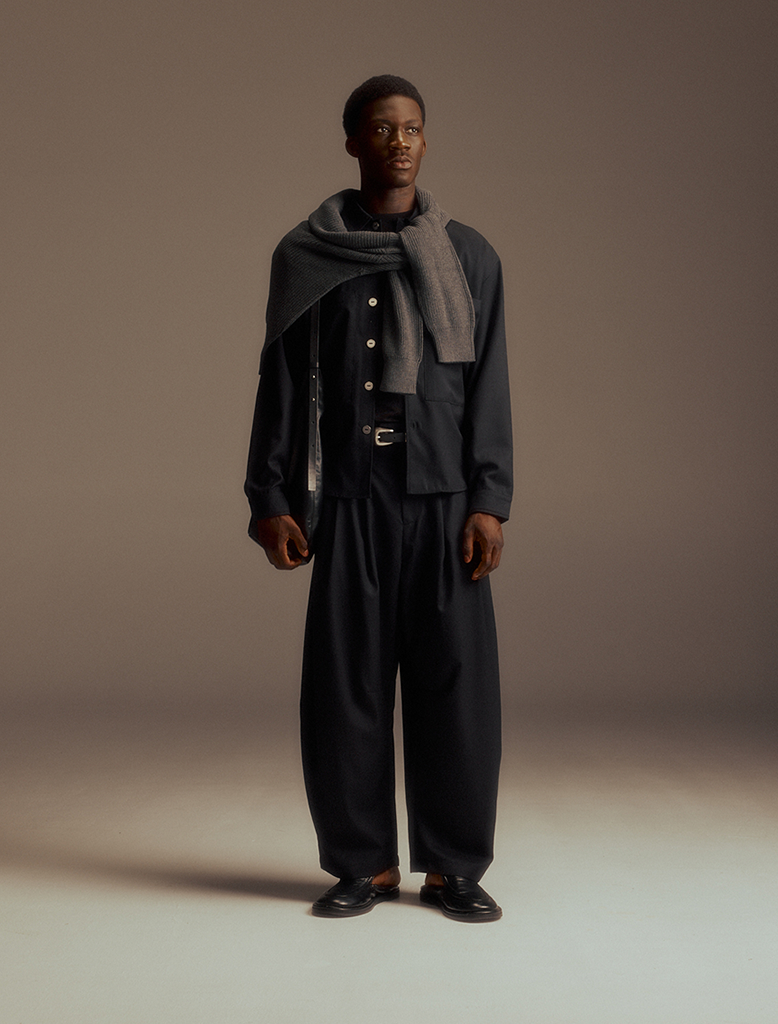 DART-KNEE PLEATED TROUSERS