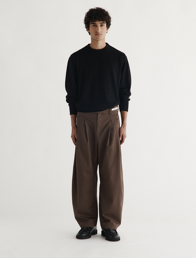 DART-KNEE PLEATED TROUSERS HERRINGBONE