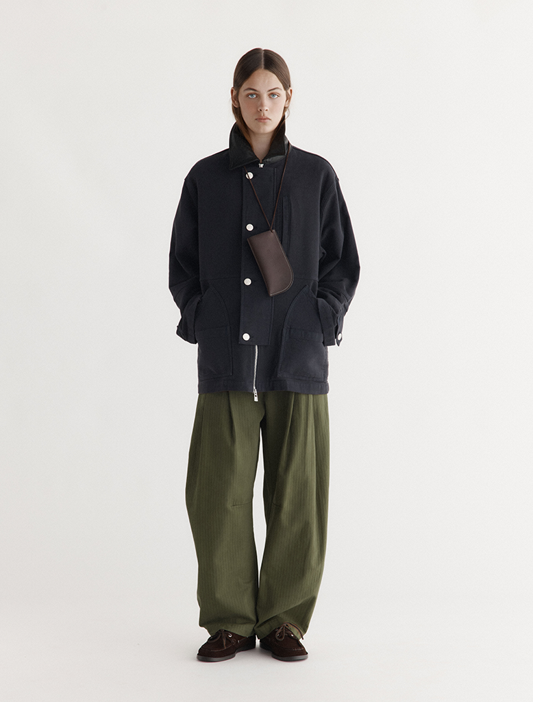 DART-KNEE PLEATED TROUSERS HERRINGBONE