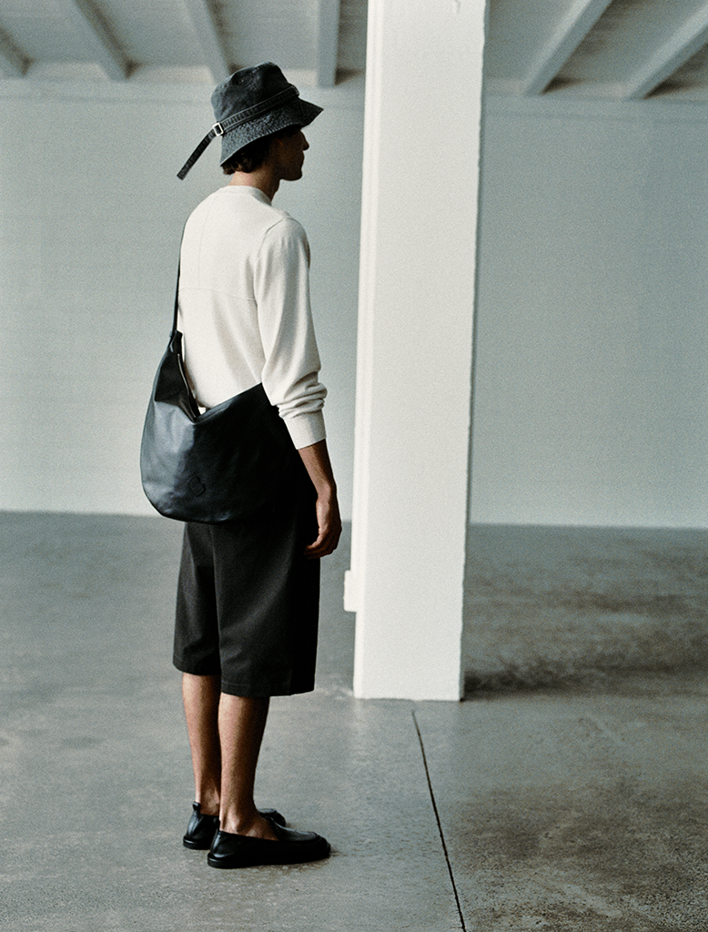 LEATHER CRESCENT BAG