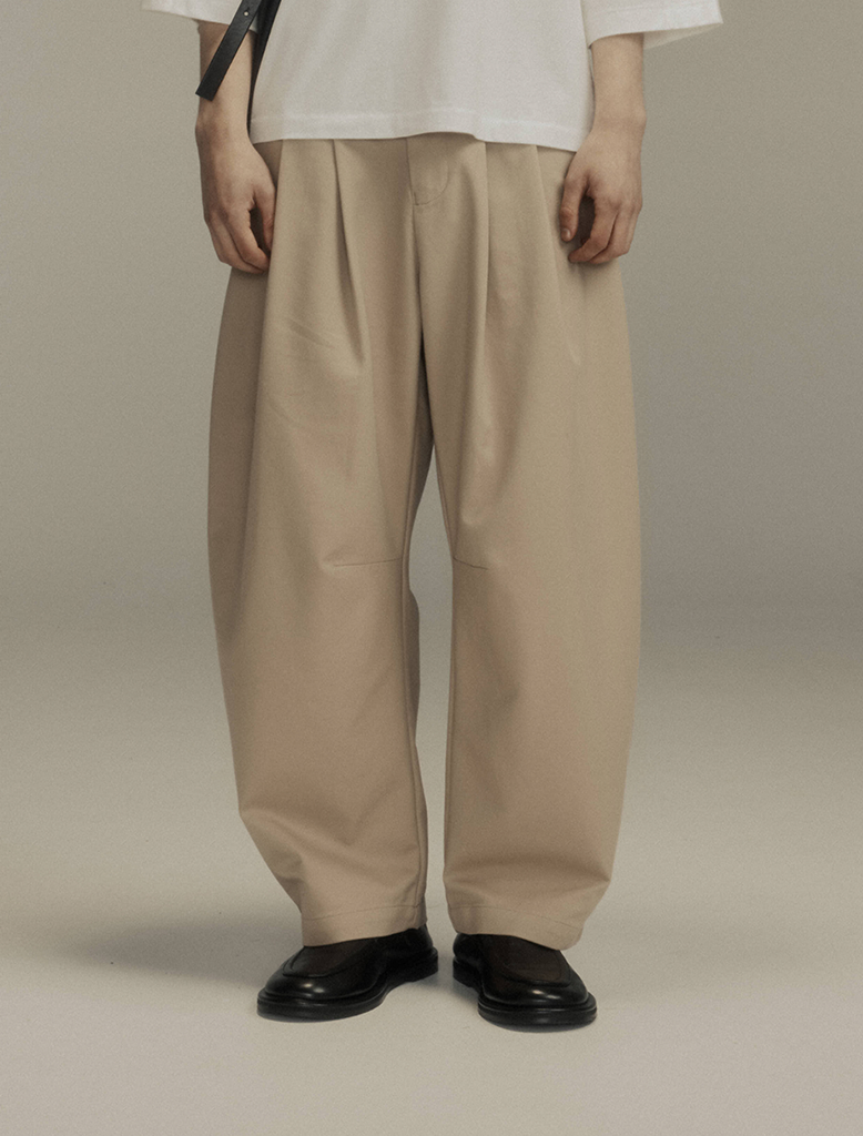 DART-KNEE PLEATED TROUSERS