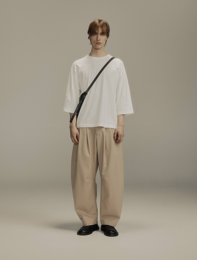DART-KNEE PLEATED TROUSERS
