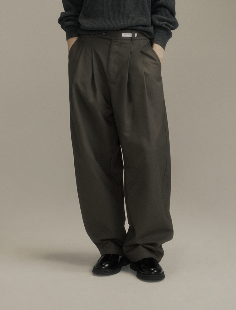 DART-KNEE PLEATED TROUSERS