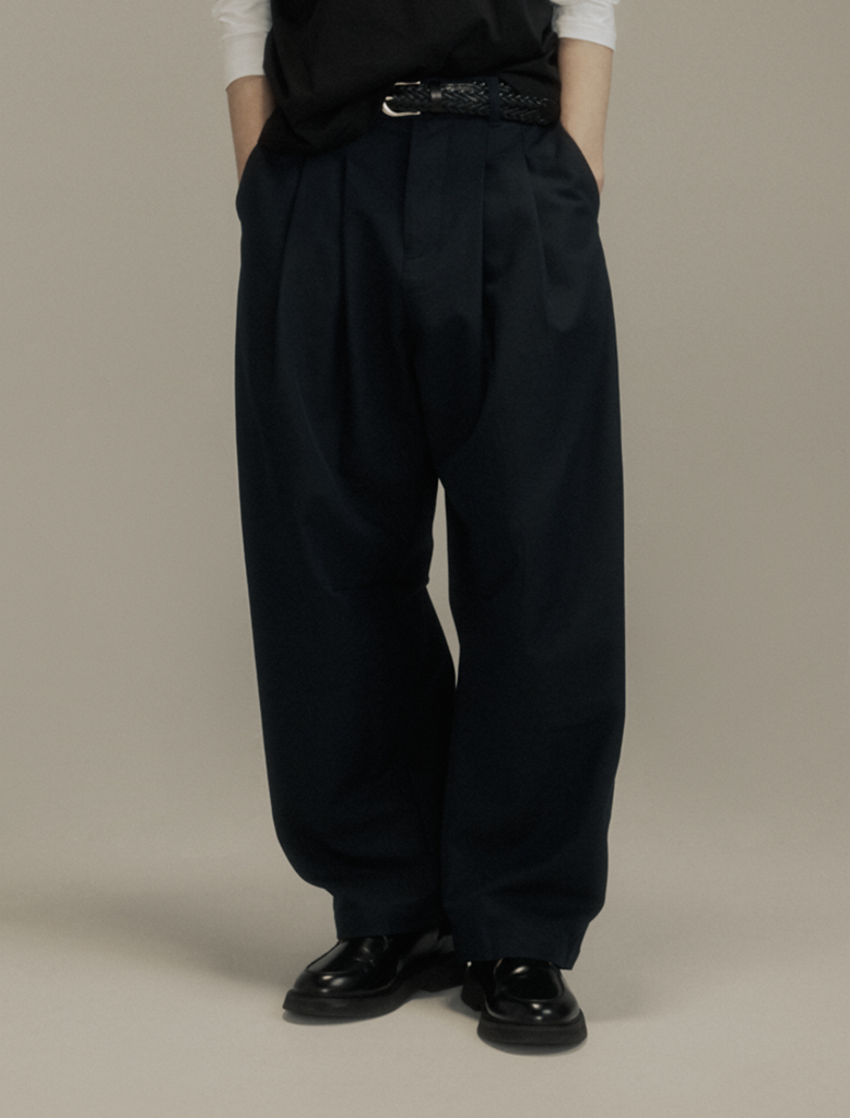 DART-KNEE PLEATED TROUSERS