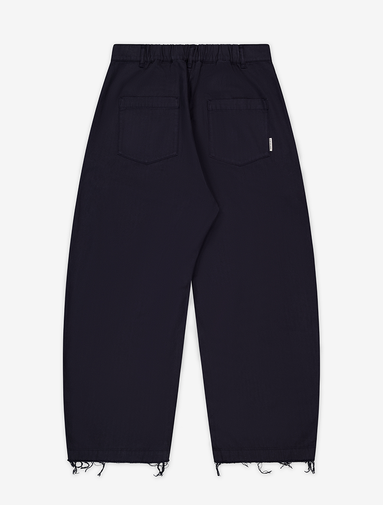DART-KNEE PLEATED TROUSERS FRAYED