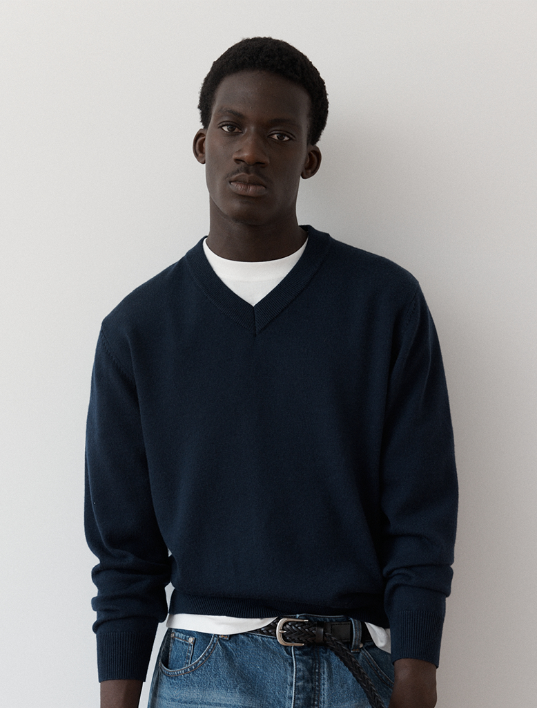KNITTED V-NECK